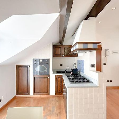 Apartamento Elegante Mansarda 300Mt Dal Mare - Centro - Wifi Savona Exterior foto