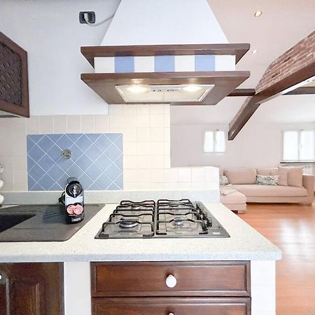 Apartamento Elegante Mansarda 300Mt Dal Mare - Centro - Wifi Savona Exterior foto