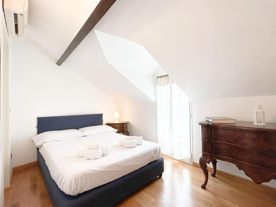 Apartamento Elegante Mansarda 300Mt Dal Mare - Centro - Wifi Savona Exterior foto