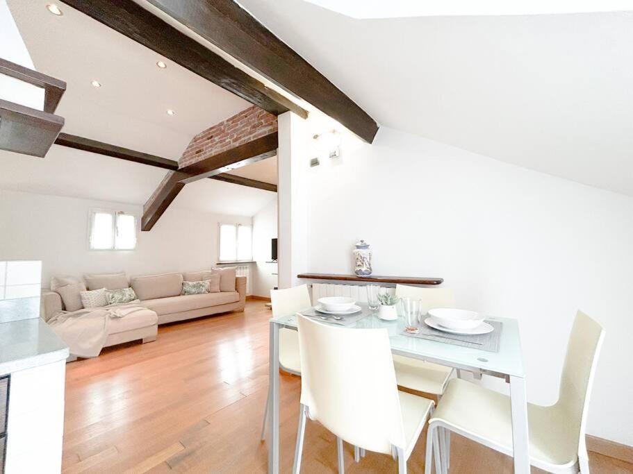 Apartamento Elegante Mansarda 300Mt Dal Mare - Centro - Wifi Savona Exterior foto