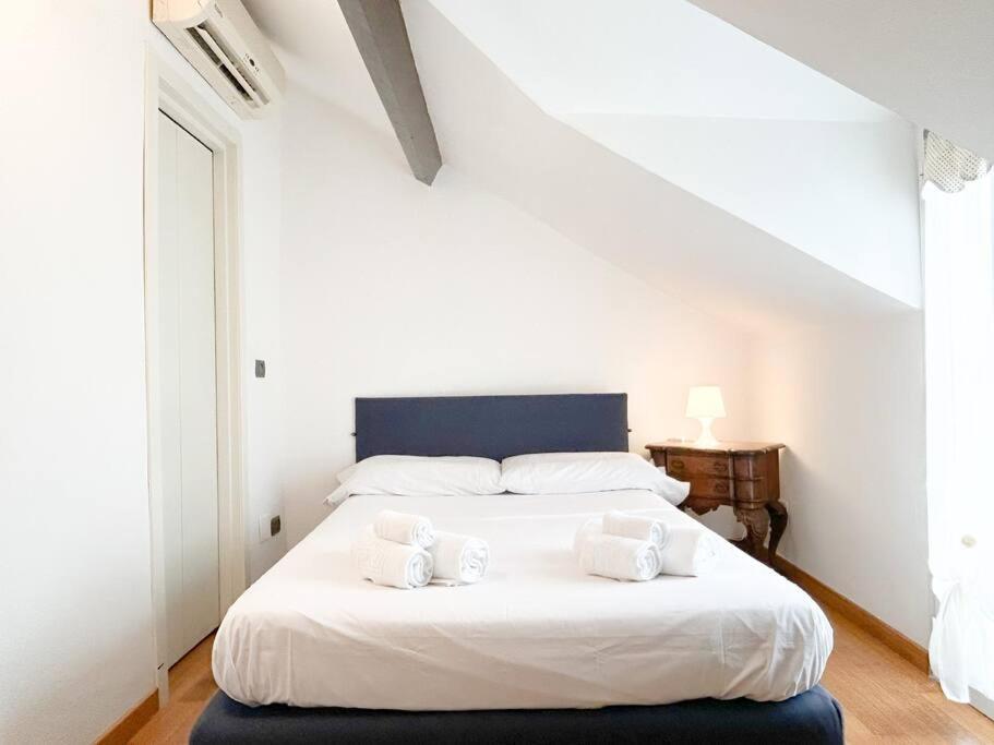 Apartamento Elegante Mansarda 300Mt Dal Mare - Centro - Wifi Savona Exterior foto