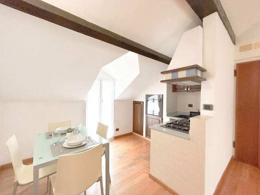 Apartamento Elegante Mansarda 300Mt Dal Mare - Centro - Wifi Savona Exterior foto