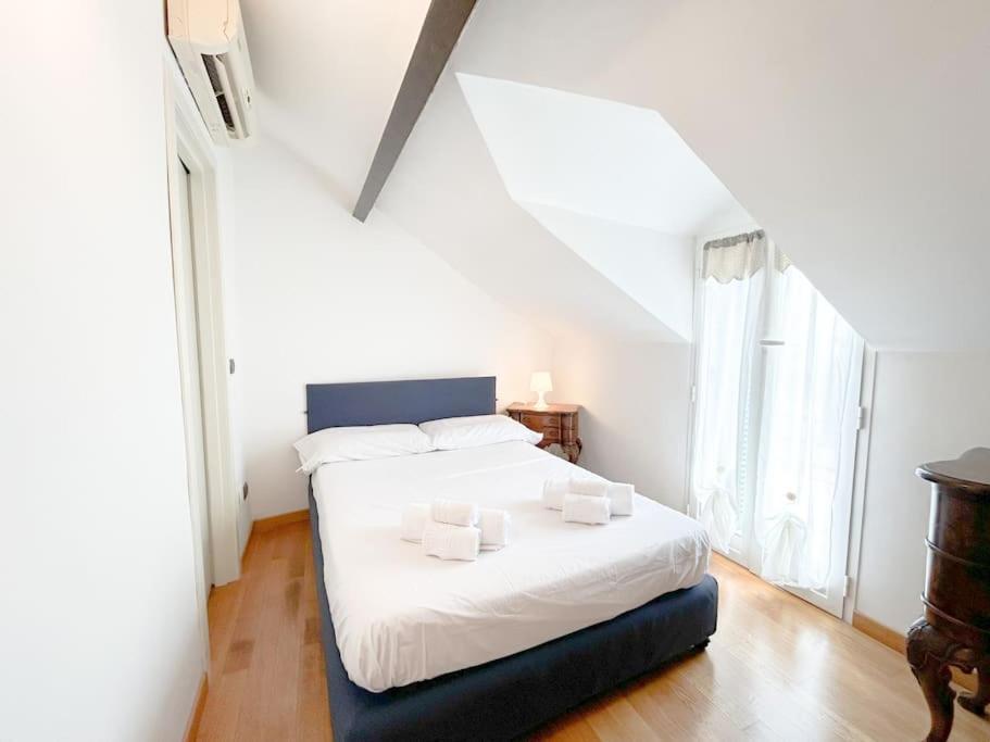 Apartamento Elegante Mansarda 300Mt Dal Mare - Centro - Wifi Savona Exterior foto