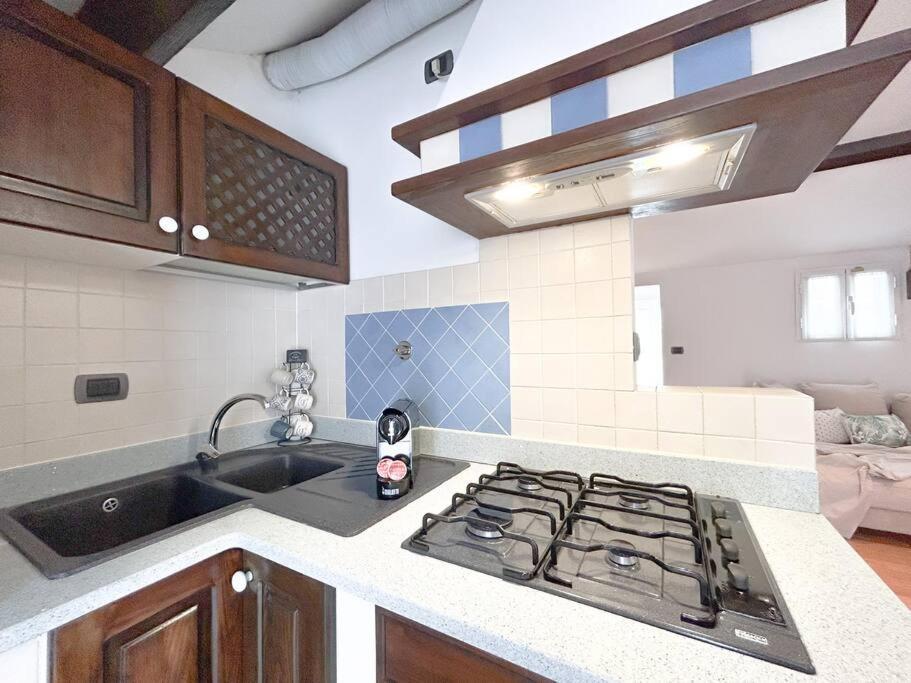 Apartamento Elegante Mansarda 300Mt Dal Mare - Centro - Wifi Savona Exterior foto