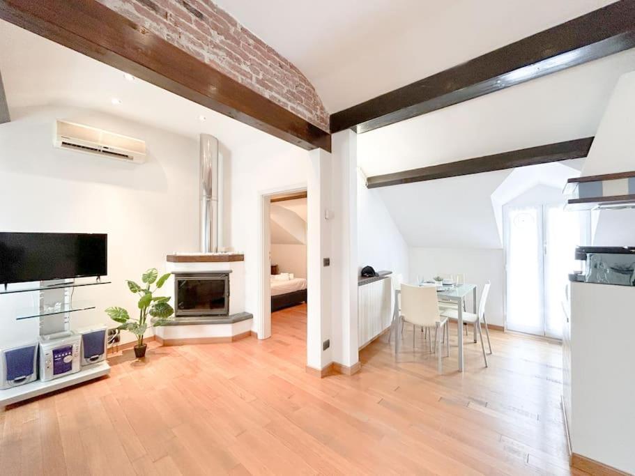 Apartamento Elegante Mansarda 300Mt Dal Mare - Centro - Wifi Savona Exterior foto